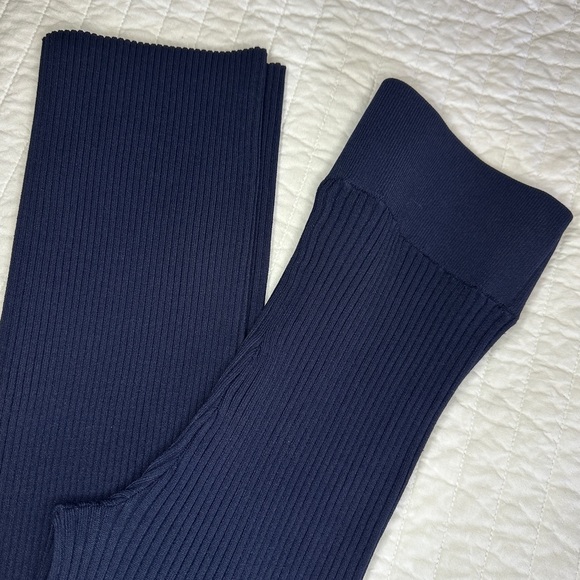 FRAME Ribbed Crop Kick Knit Flared Sweater Pant in Navy Sz. Small - Picture 7 of 11
